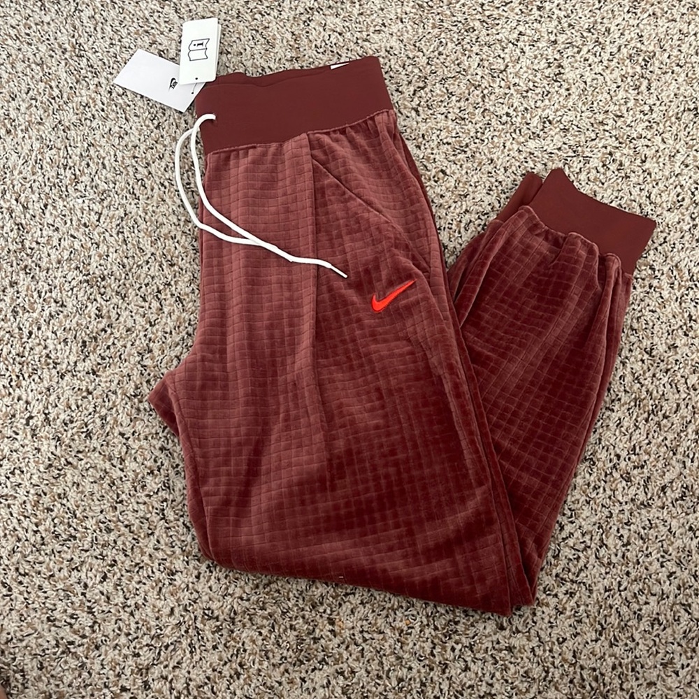 Nike Sportswear Everyday Modern Women's High-Waisted Jacquard Joggers(RASPBERRY)